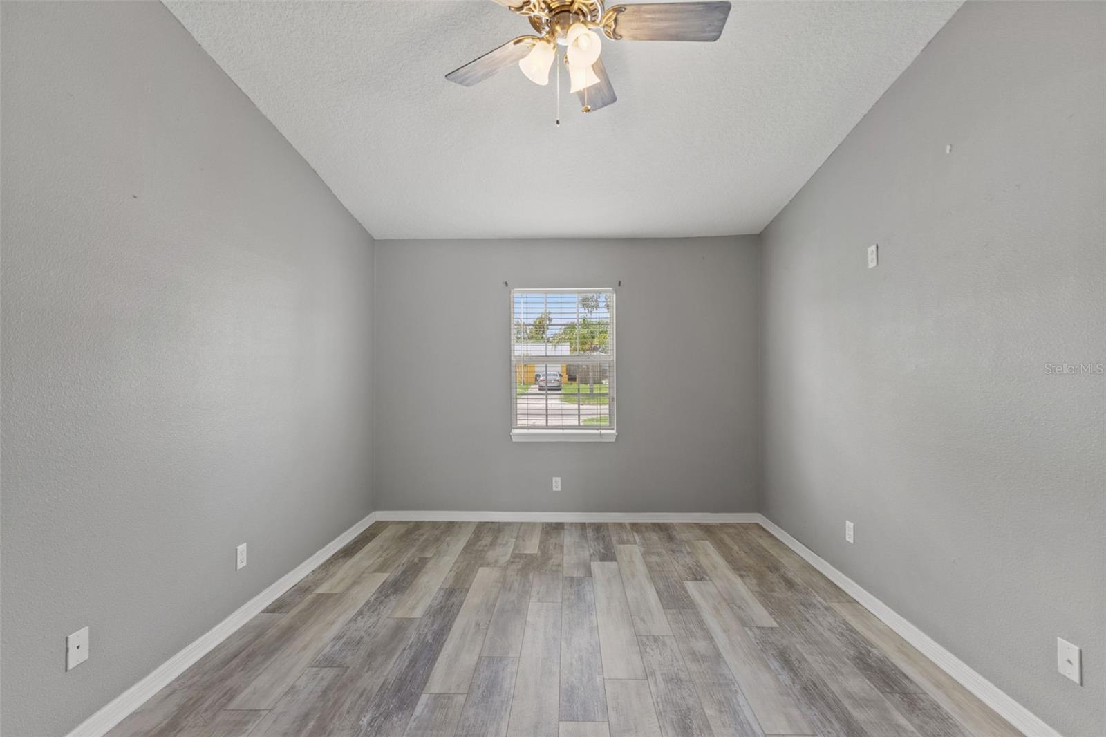560 ROBIN HILL CIR