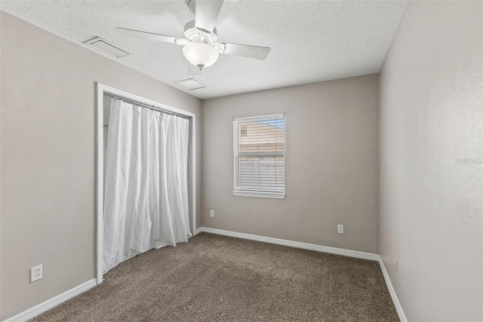 560 ROBIN HILL CIR