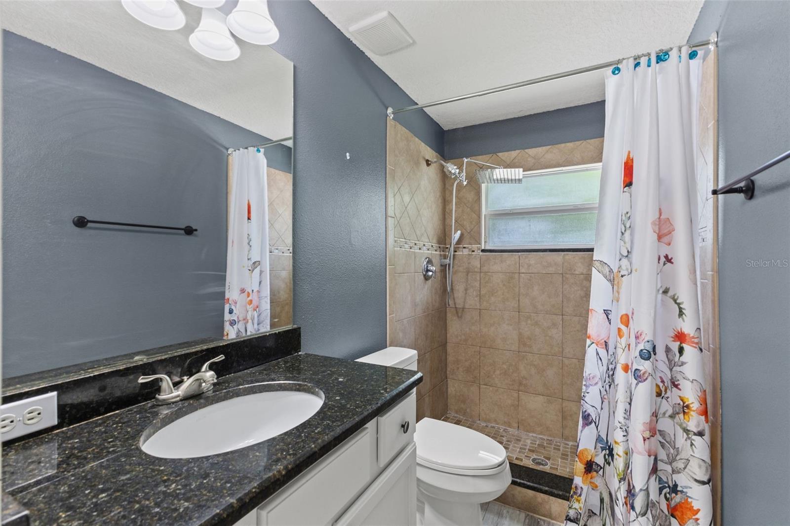 560 ROBIN HILL CIR