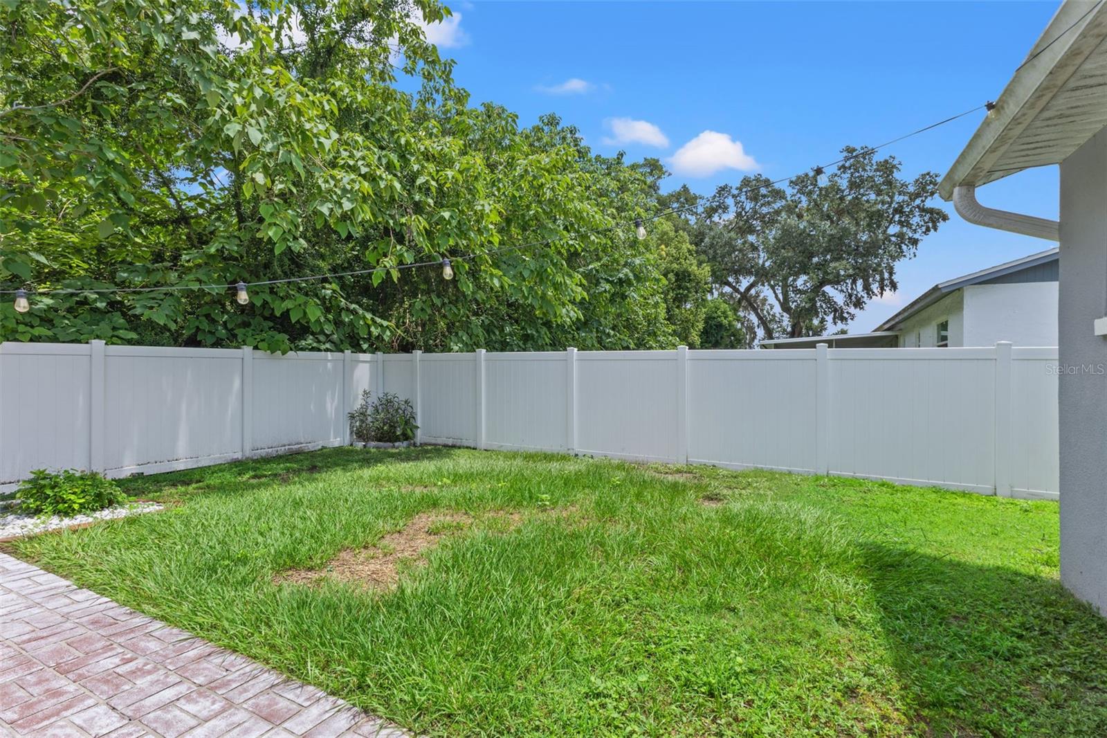 560 ROBIN HILL CIR