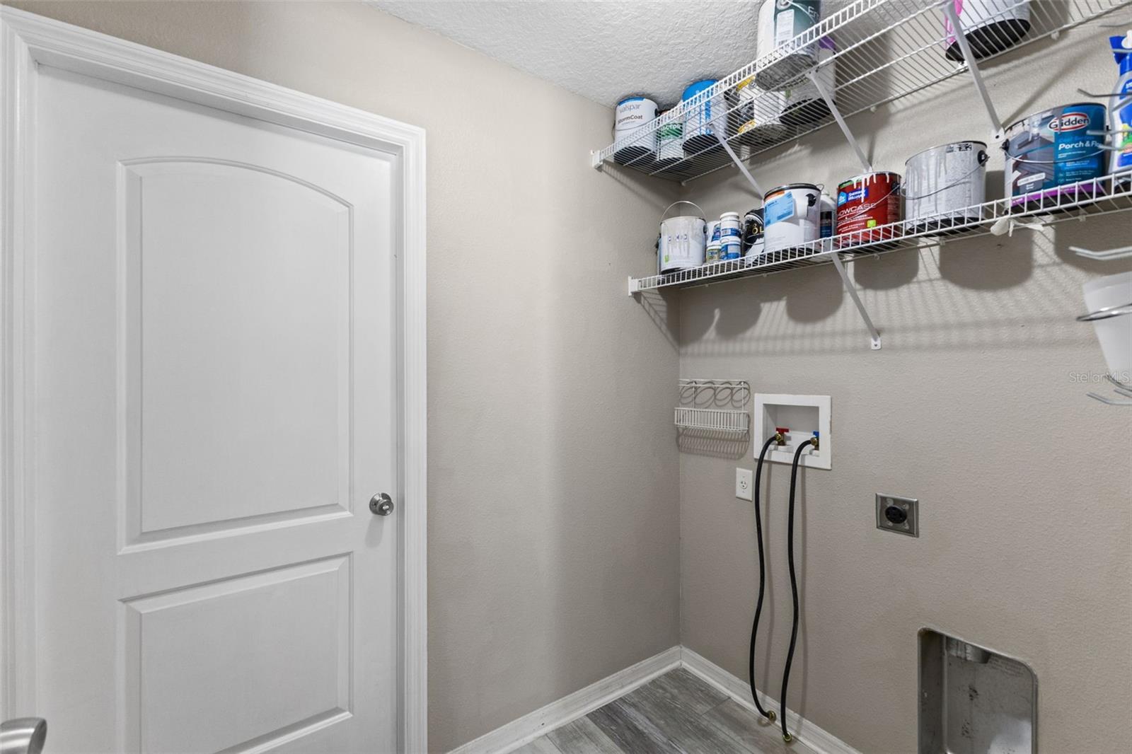 560 ROBIN HILL CIR