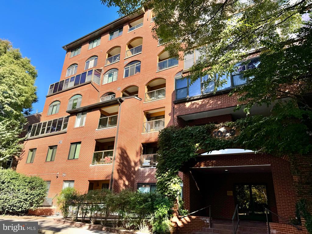 1029 N STUART STREET Unit: 401