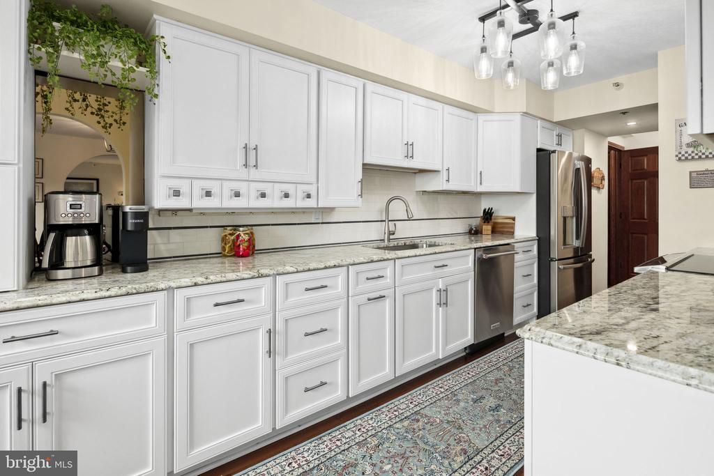 1600 N OAK STREET Unit: 219