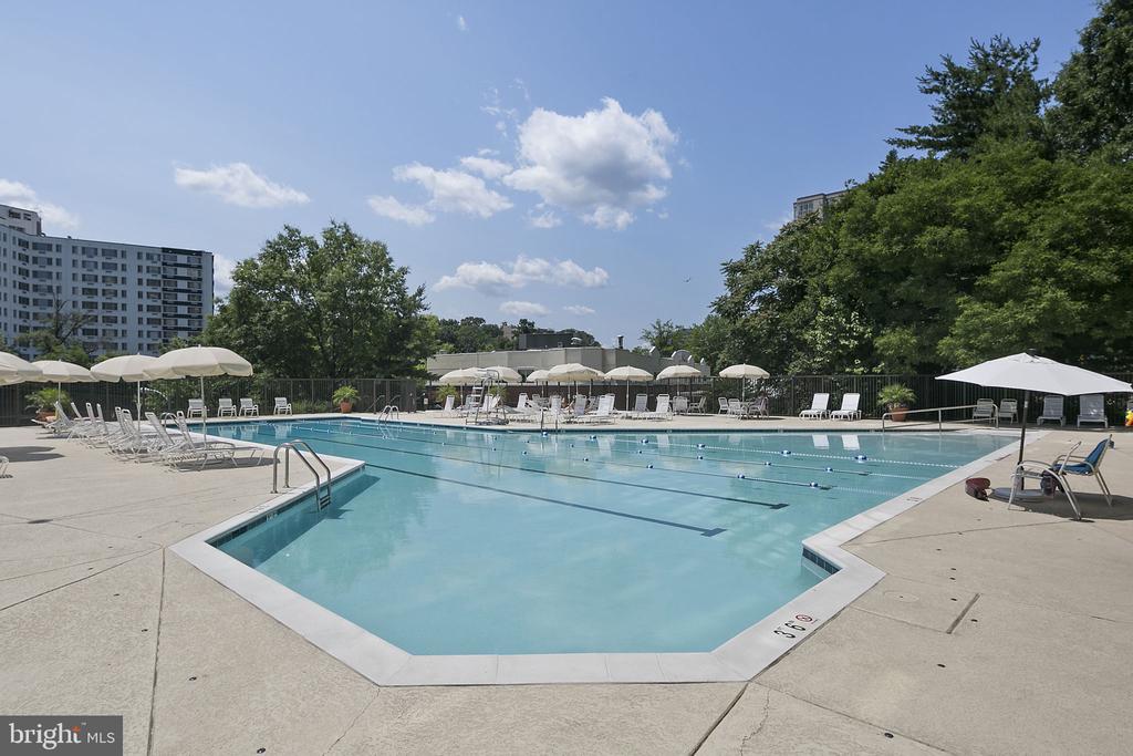 1600 N OAK STREET Unit: 219