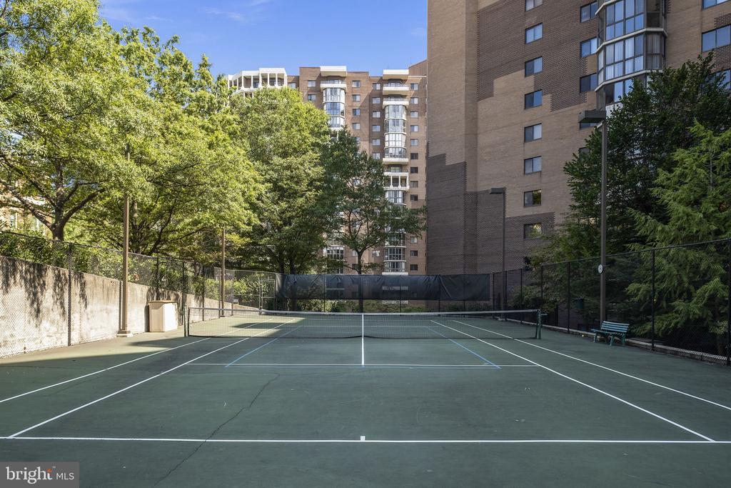 1600 N OAK STREET Unit: 219