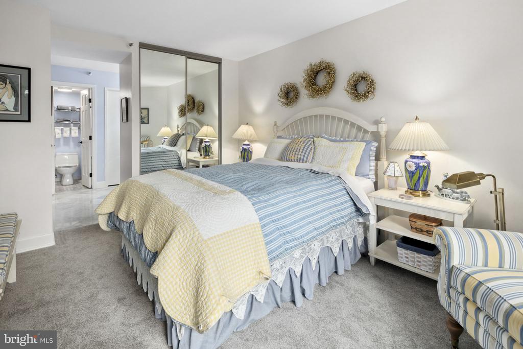 1600 N OAK STREET Unit: 219