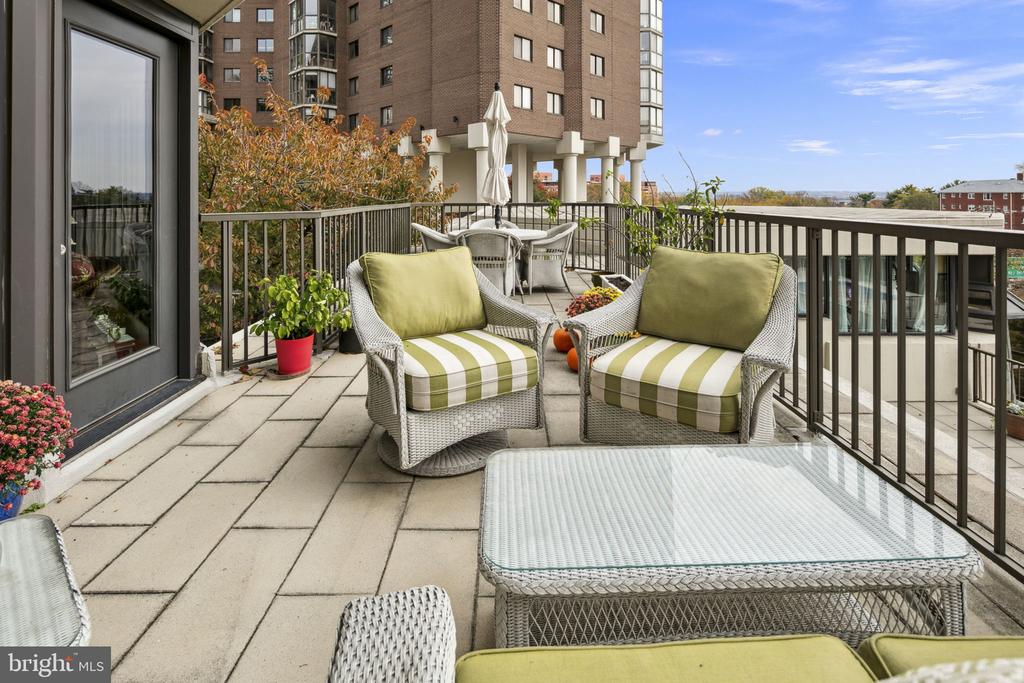 1600 N OAK STREET Unit: 219