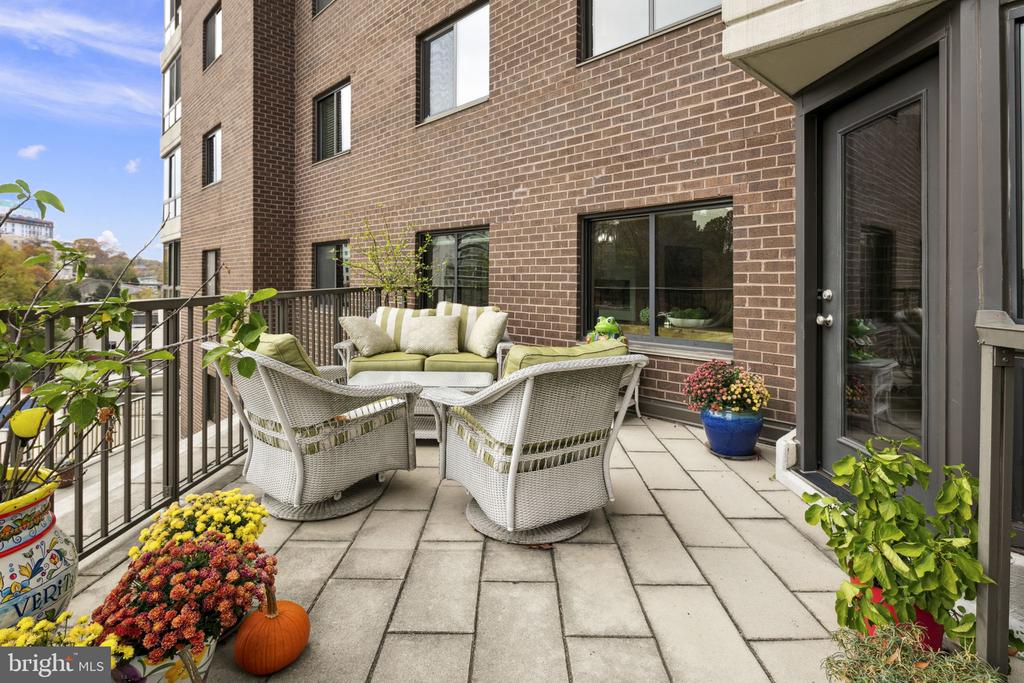 1600 N OAK STREET Unit: 219
