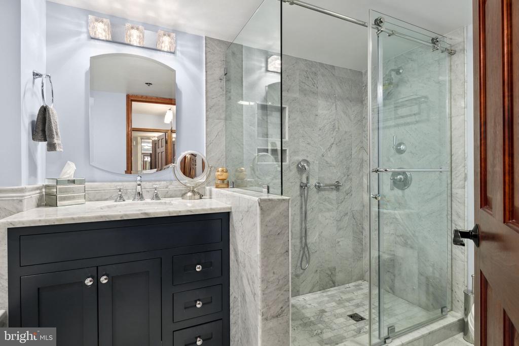 1600 N OAK STREET Unit: 219