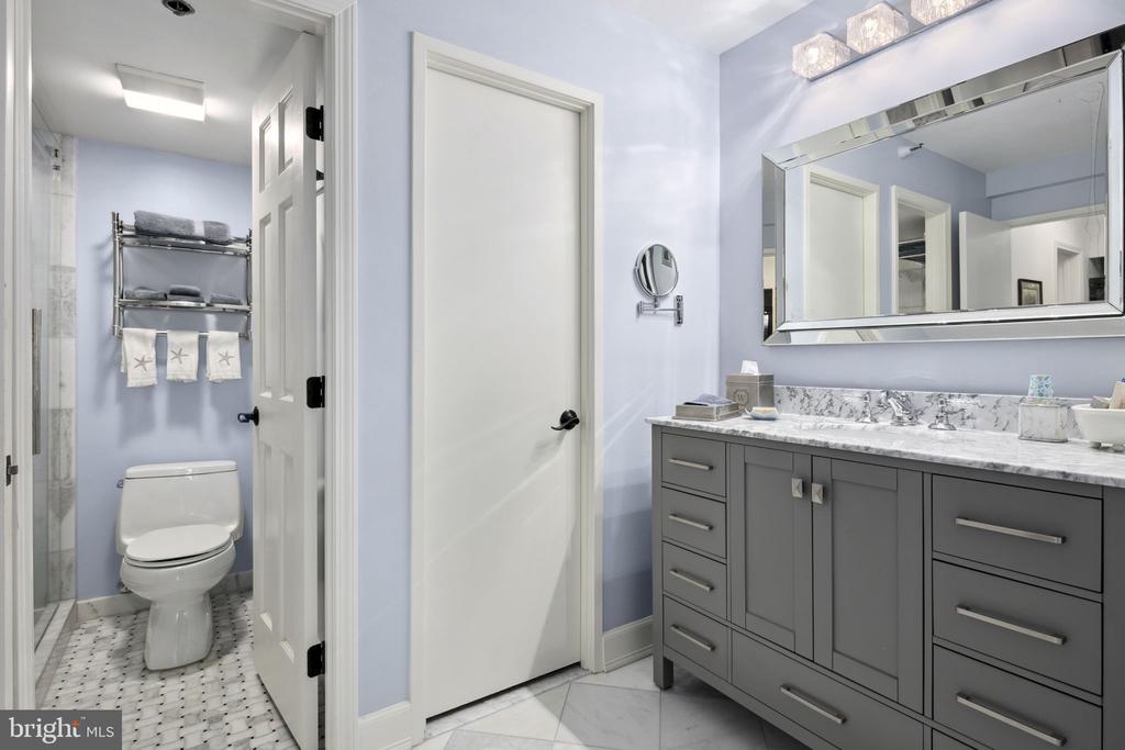 1600 N OAK STREET Unit: 219