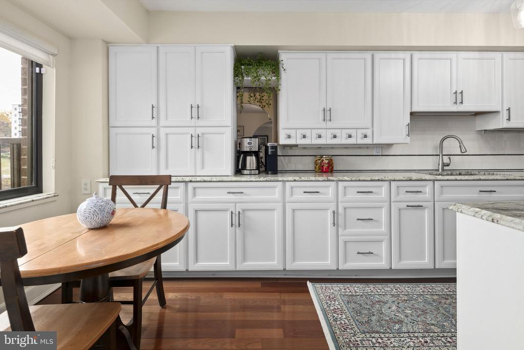 1600 N OAK STREET Unit: 219