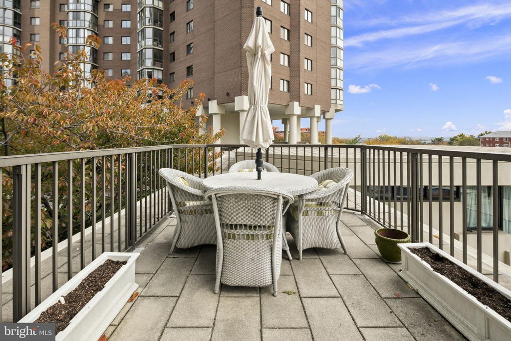 1600 N OAK STREET Unit: 219