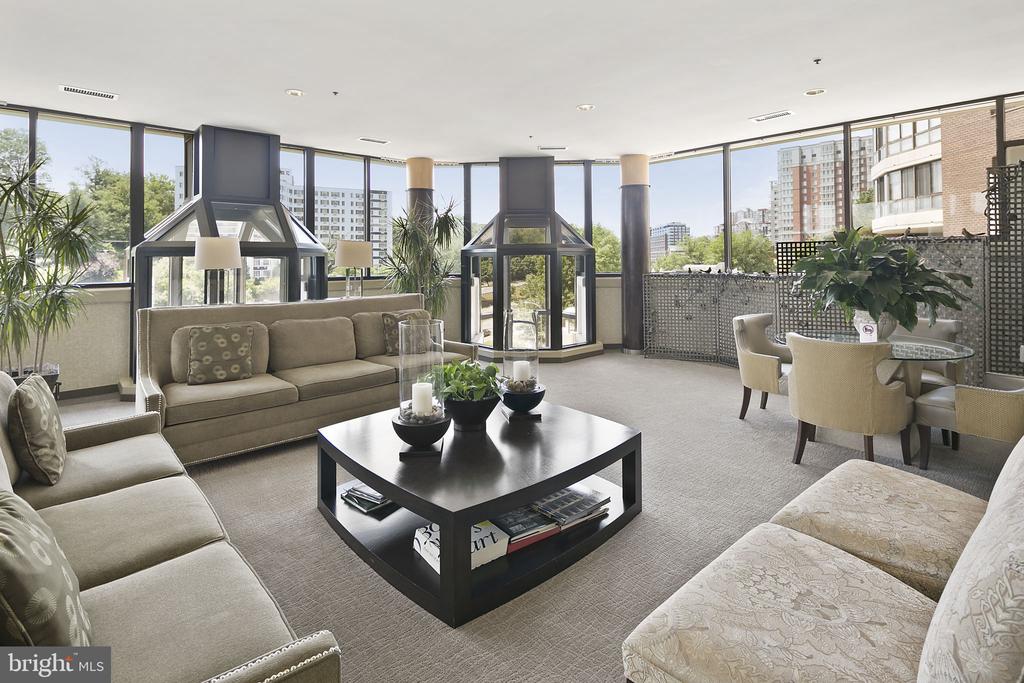1600 N OAK STREET Unit: 219