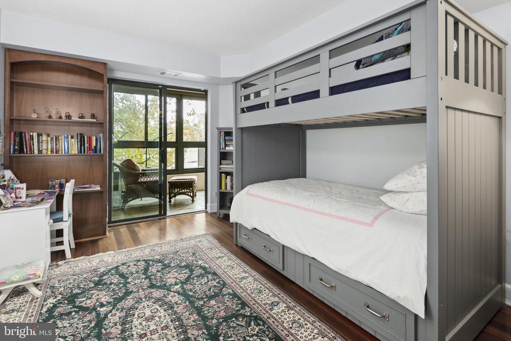 1600 N OAK STREET Unit: 219