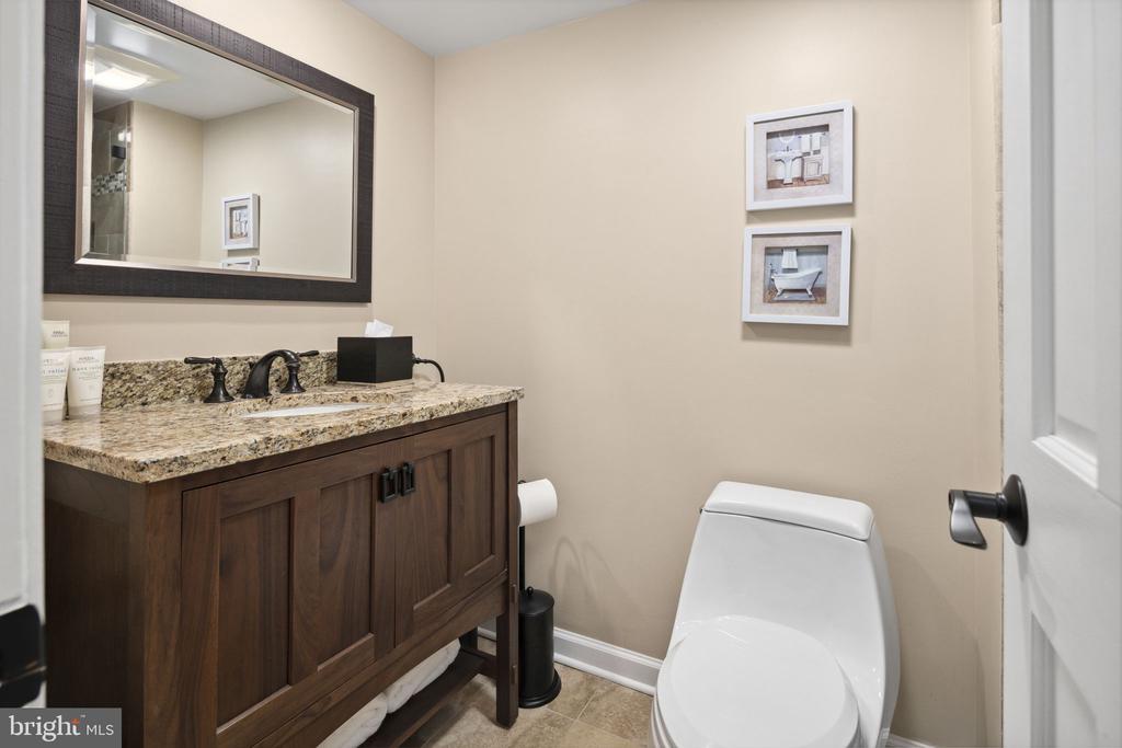 1600 N OAK STREET Unit: 219