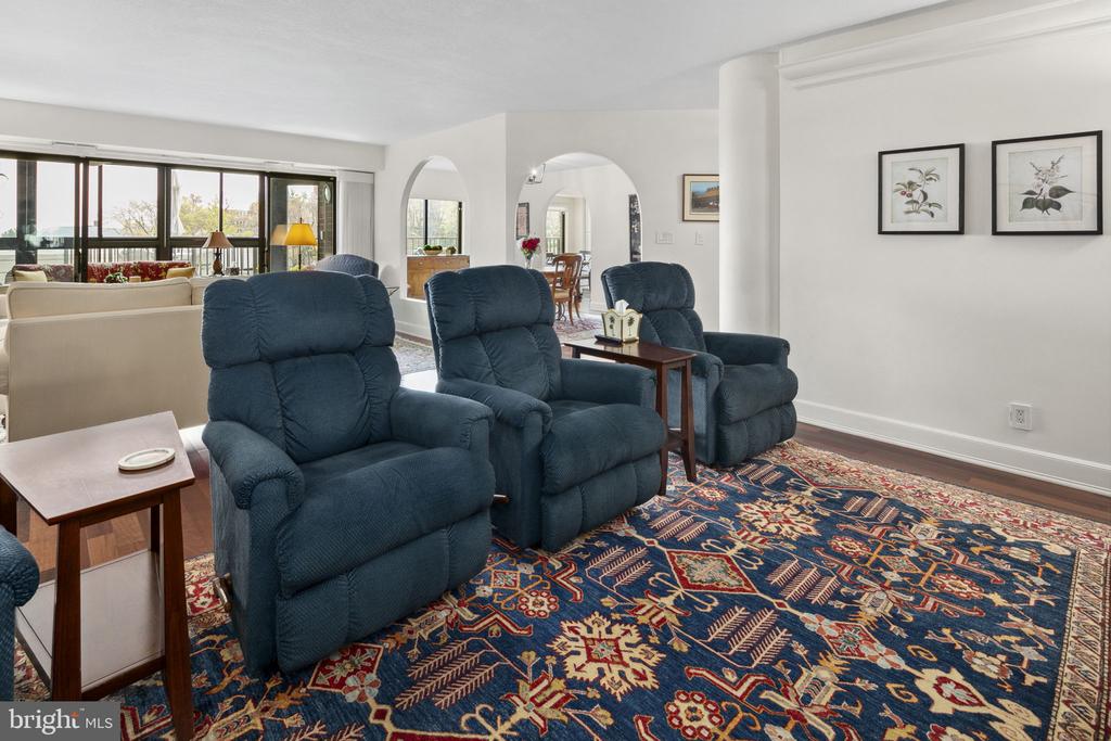 1600 N OAK STREET Unit: 219