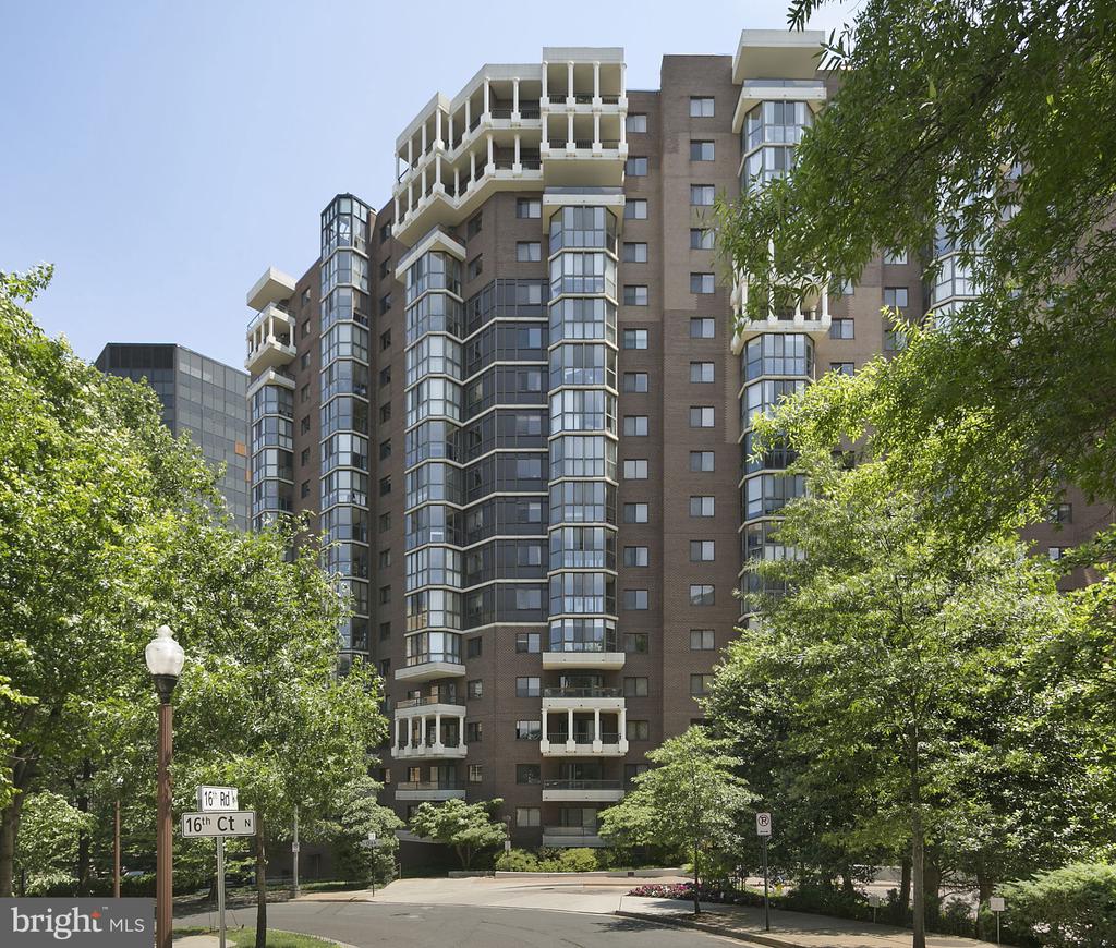 1600 N OAK STREET Unit: 219