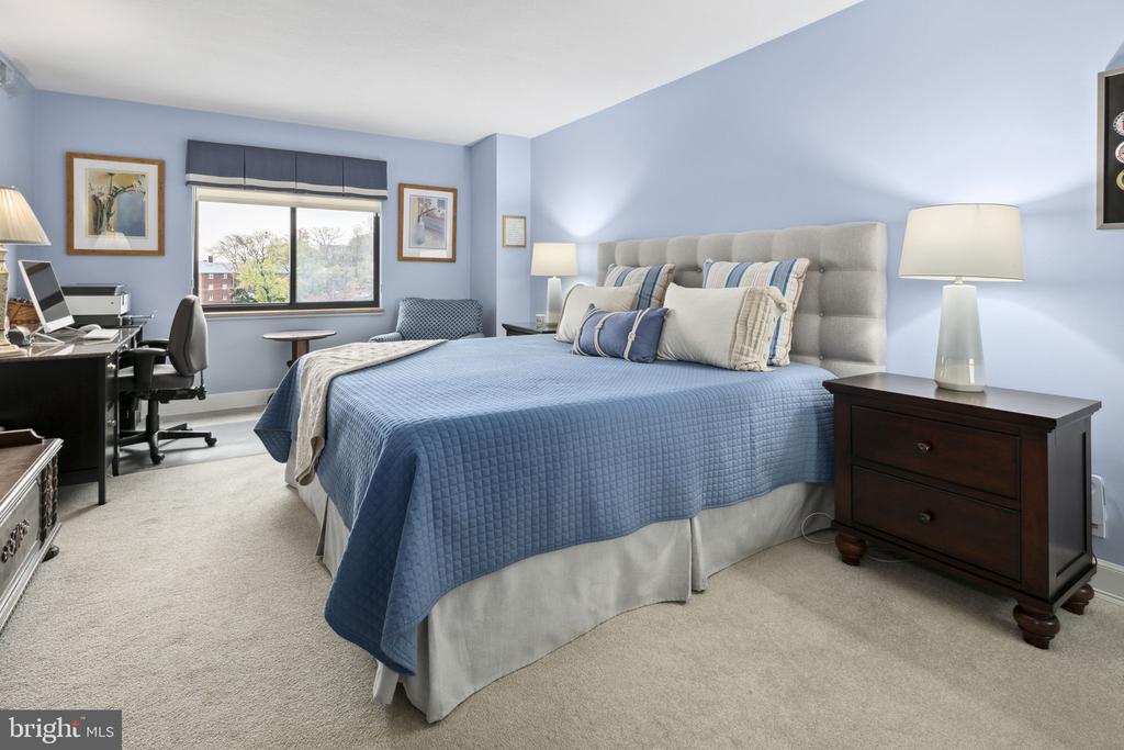 1600 N OAK STREET Unit: 219