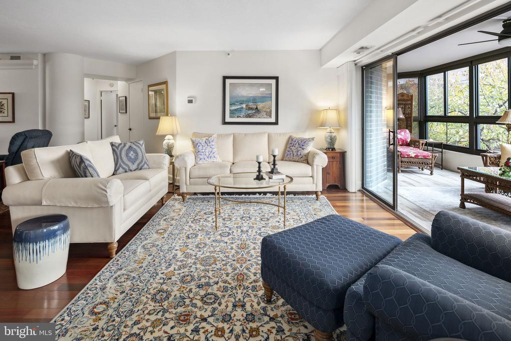1600 N OAK STREET Unit: 219