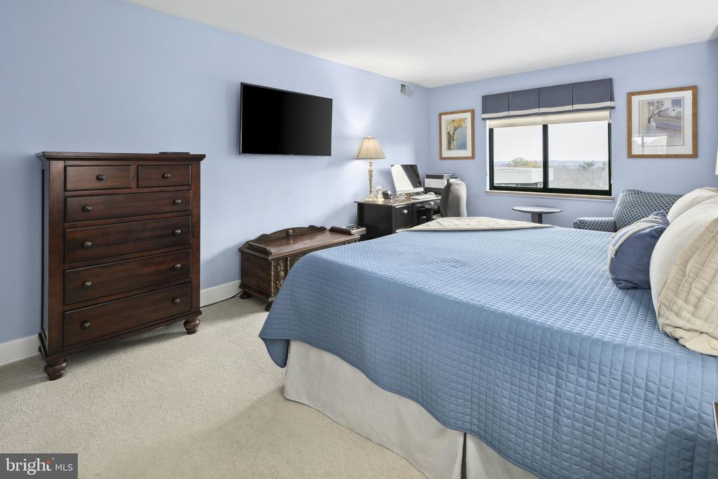 1600 N OAK STREET Unit: 219