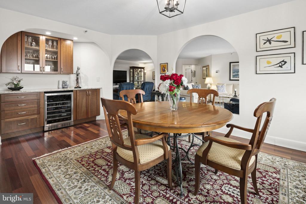 1600 N OAK STREET Unit: 219