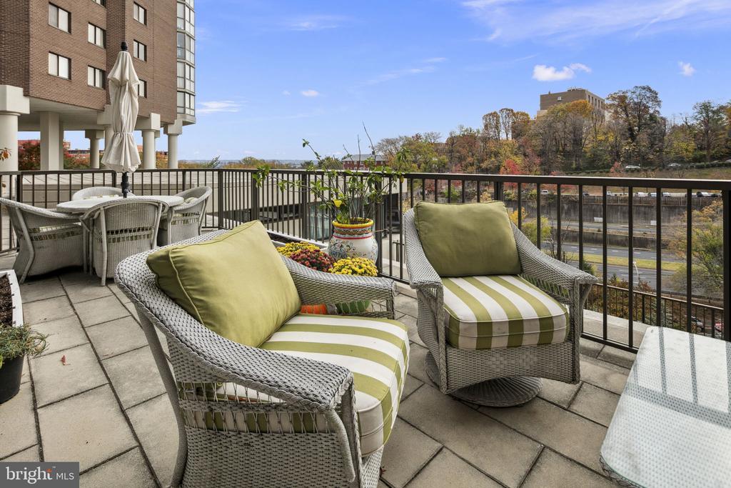1600 N OAK STREET Unit: 219