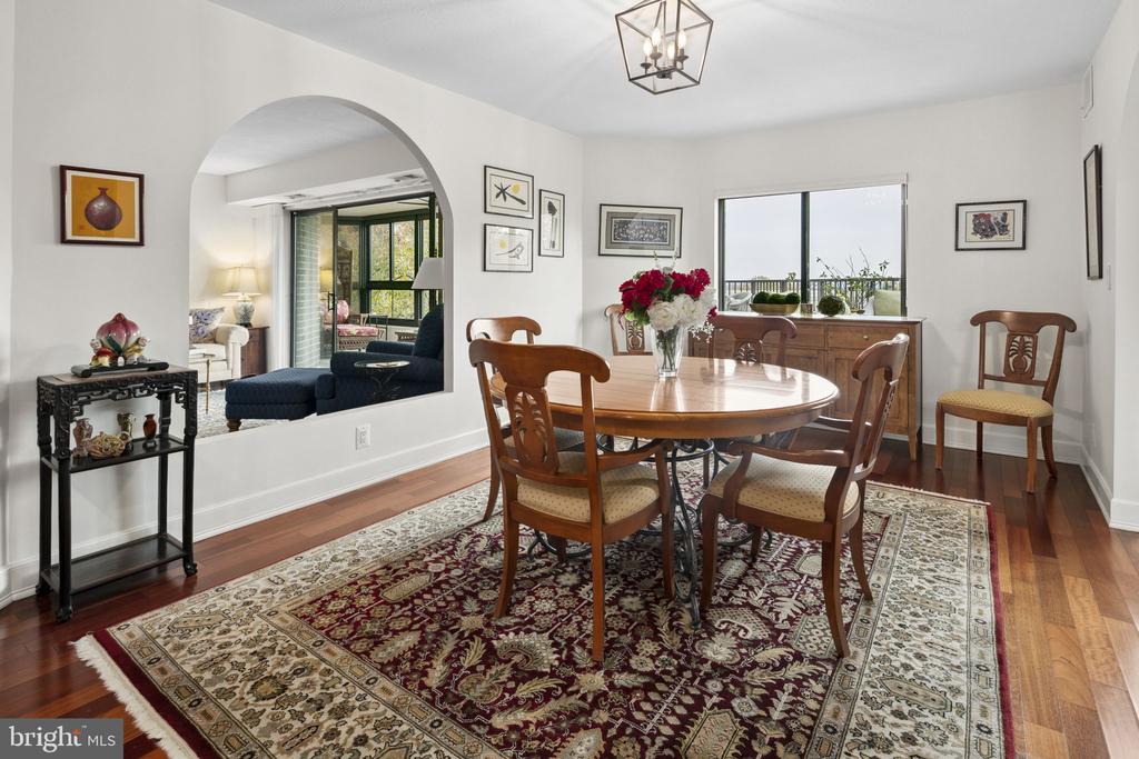 1600 N OAK STREET Unit: 219