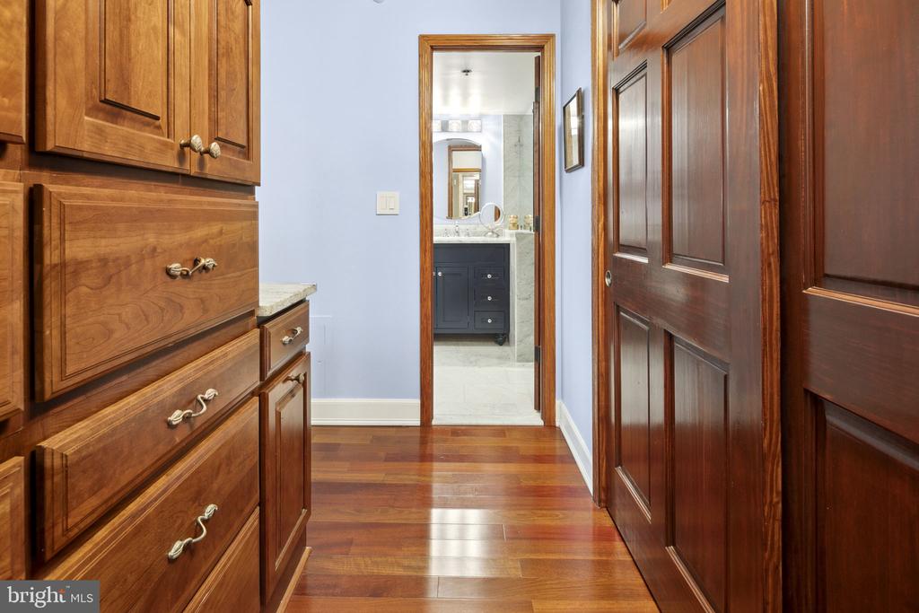 1600 N OAK STREET Unit: 219