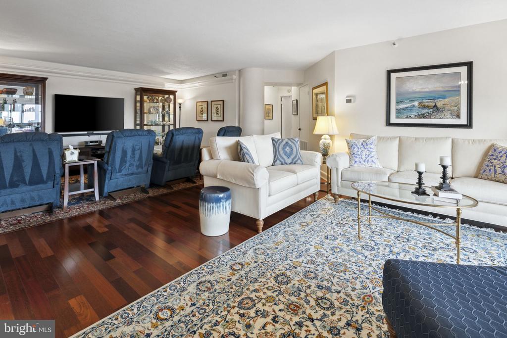 1600 N OAK STREET Unit: 219