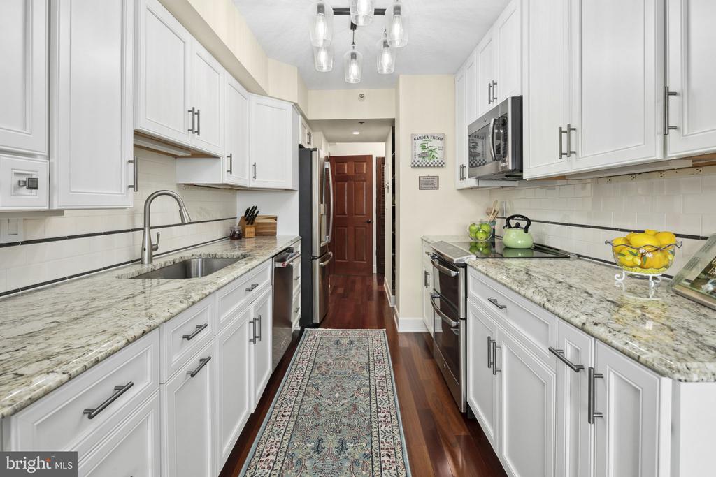1600 N OAK STREET Unit: 219