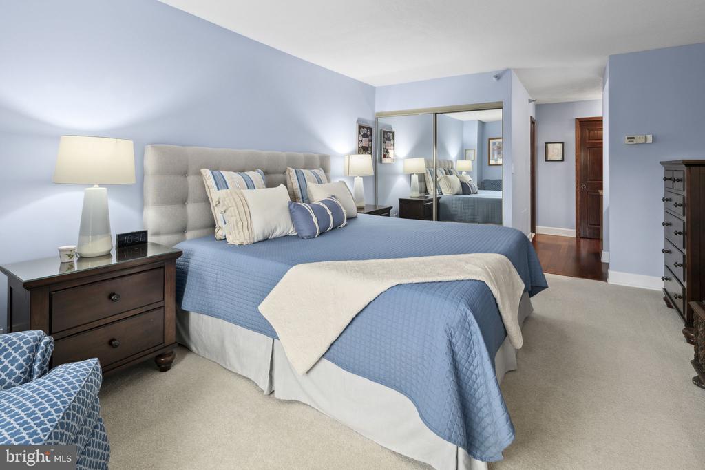 1600 N OAK STREET Unit: 219