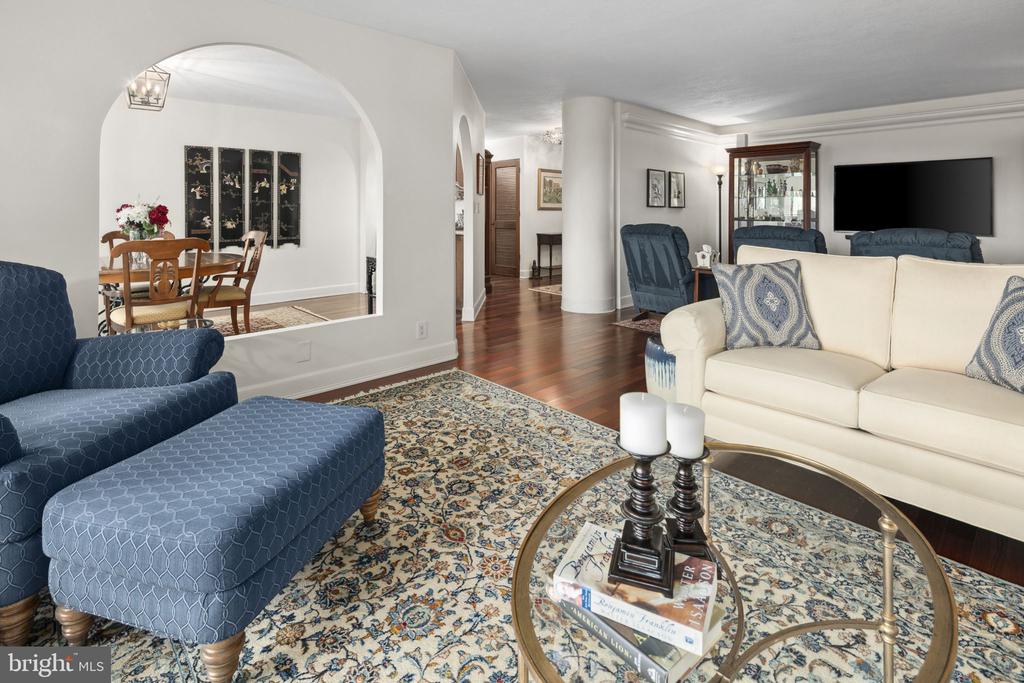 1600 N OAK STREET Unit: 219