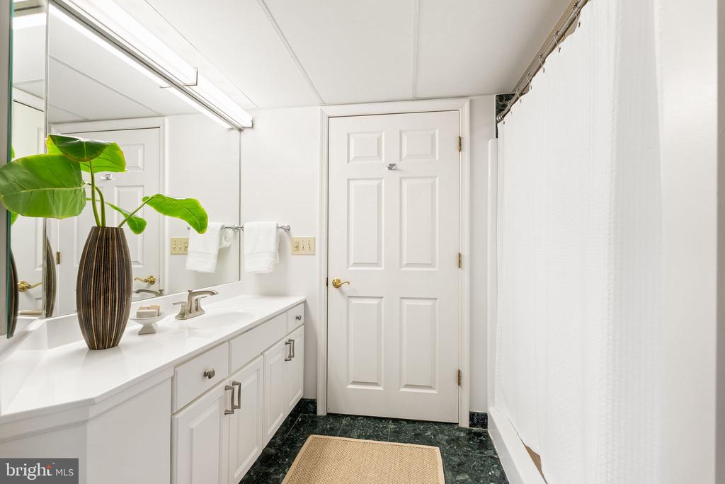 1276 N WAYNE STREET Unit: 830