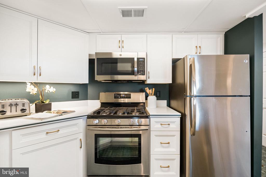 1276 N WAYNE STREET Unit: 830