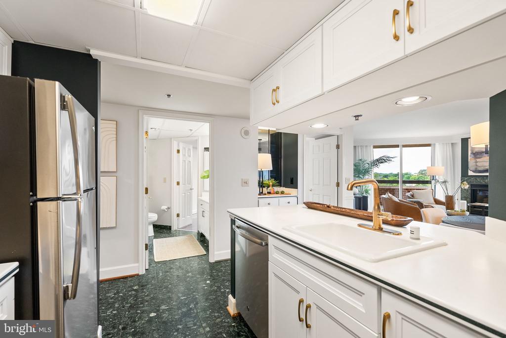 1276 N WAYNE STREET Unit: 830