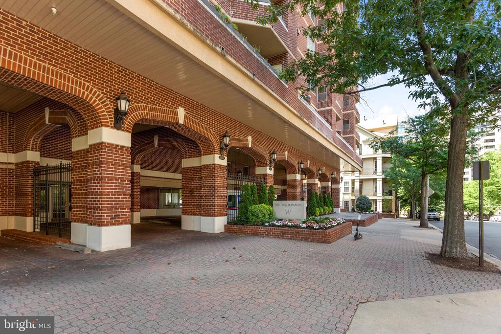 1276 N WAYNE STREET Unit: 830