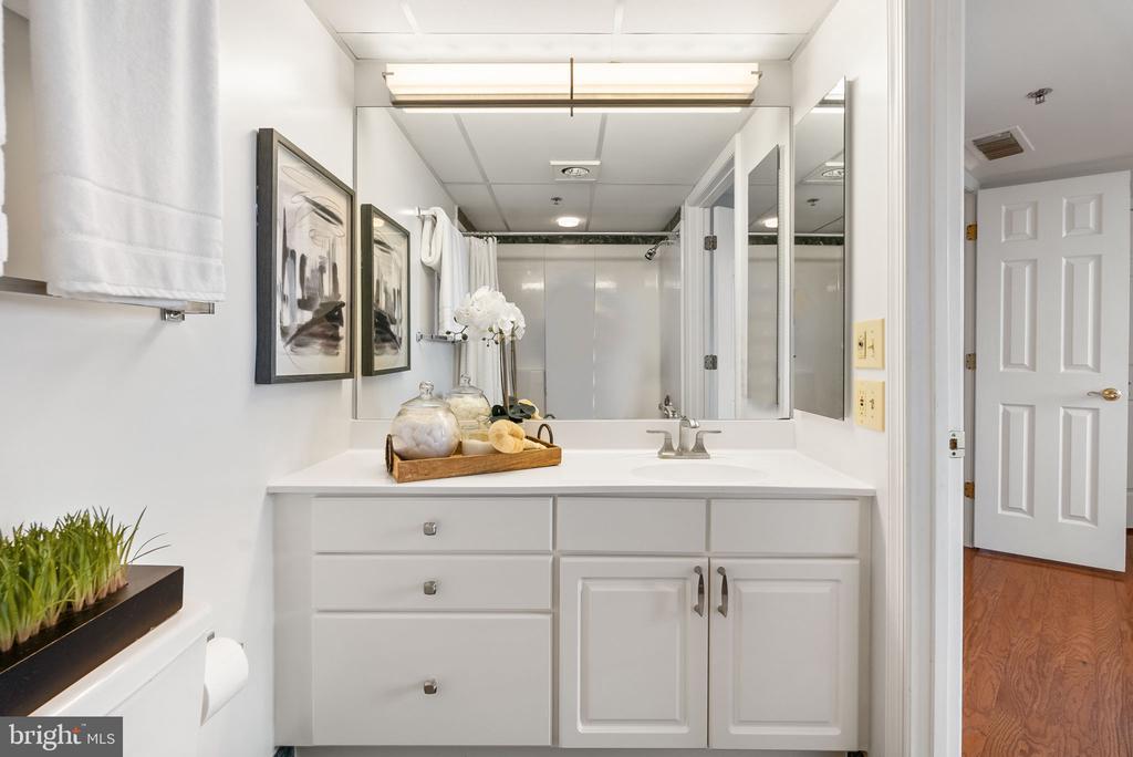 1276 N WAYNE STREET Unit: 830