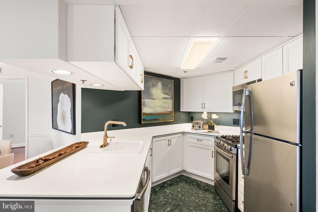 1276 N WAYNE STREET Unit: 830