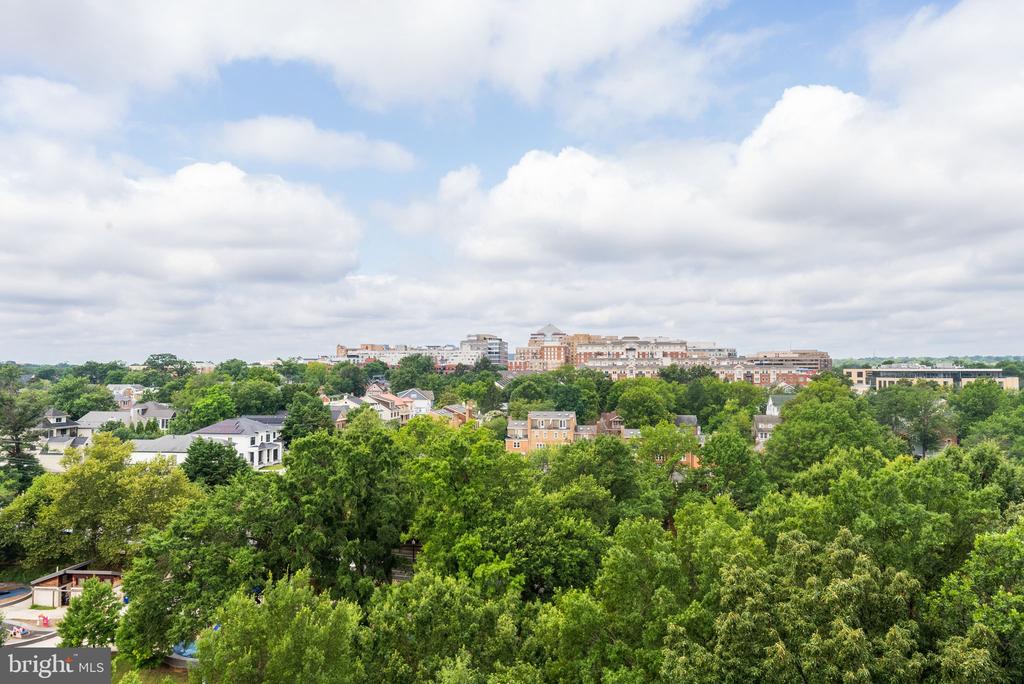 1276 N WAYNE STREET Unit: 830