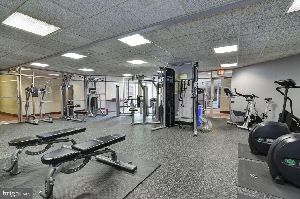 1276 N WAYNE STREET Unit: 830