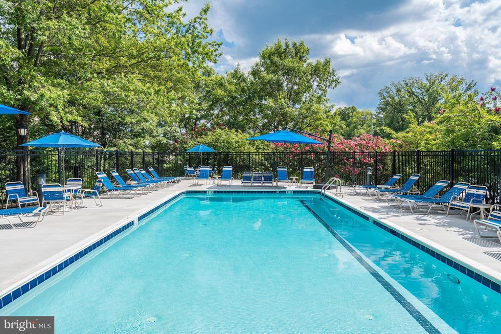 1276 N WAYNE STREET Unit: 830
