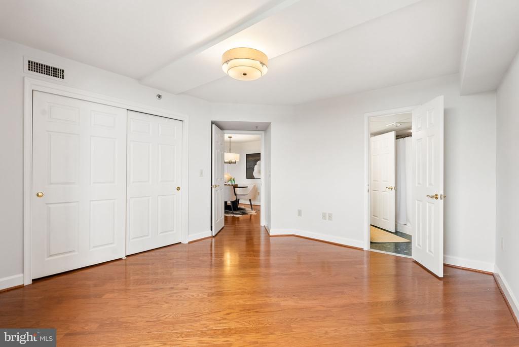 1276 N WAYNE STREET Unit: 830