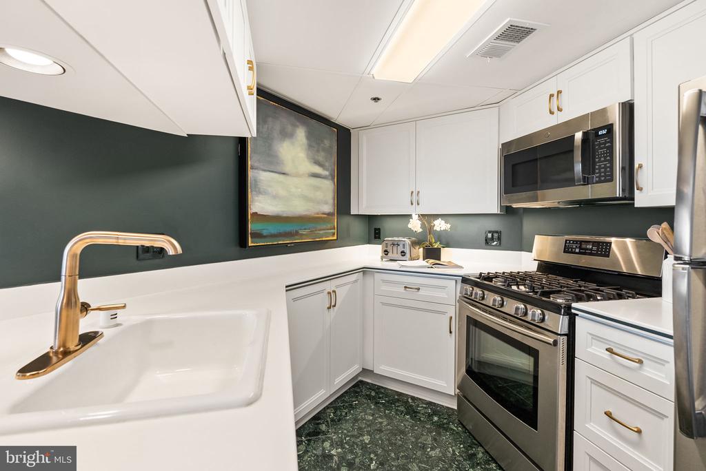1276 N WAYNE STREET Unit: 830