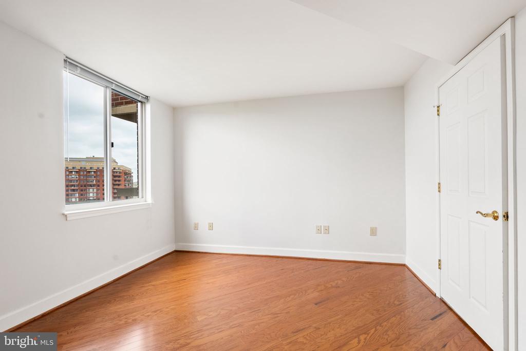 1276 N WAYNE STREET Unit: 830