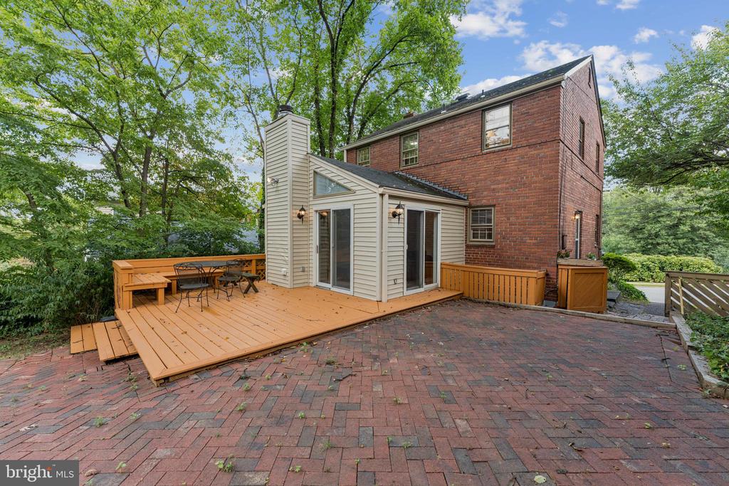 1008 N LIVINGSTON STREET