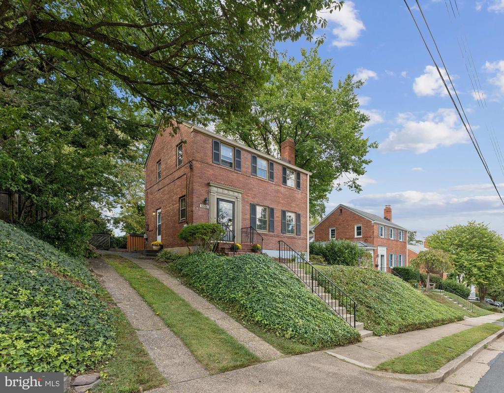 1008 N LIVINGSTON STREET