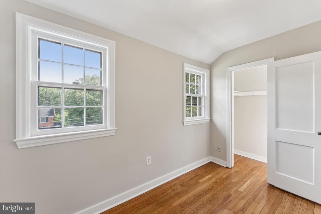 1008 N LIVINGSTON STREET