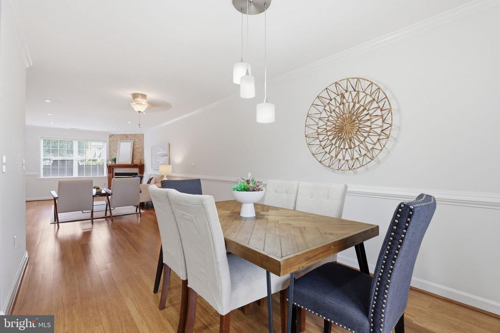 6924 FAIRFAX DRIVE Unit: 230
