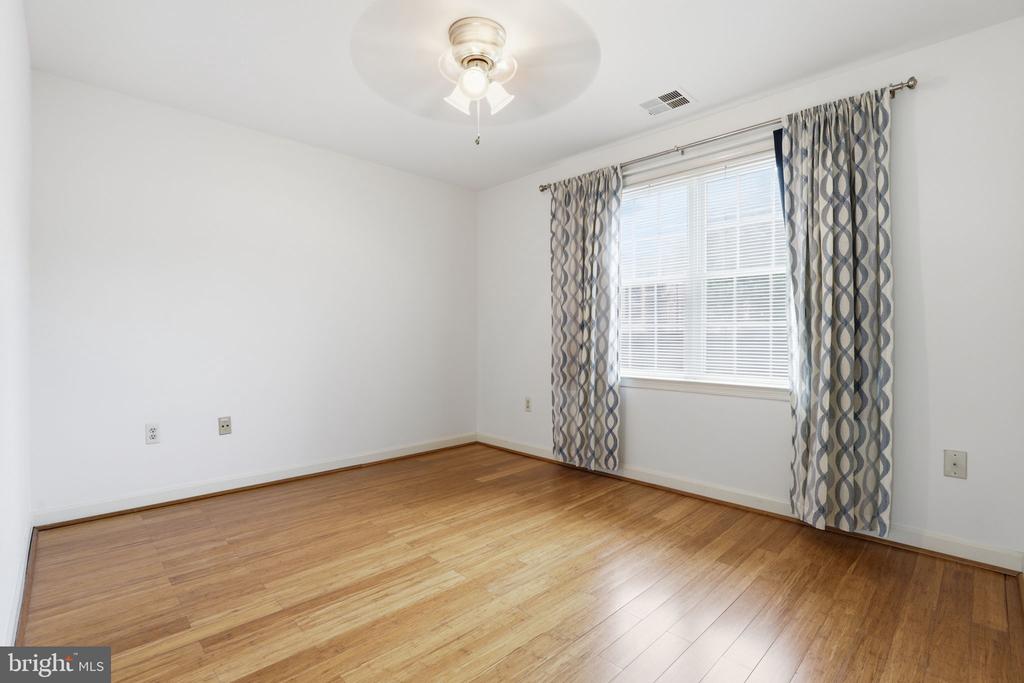 6924 FAIRFAX DRIVE Unit: 230