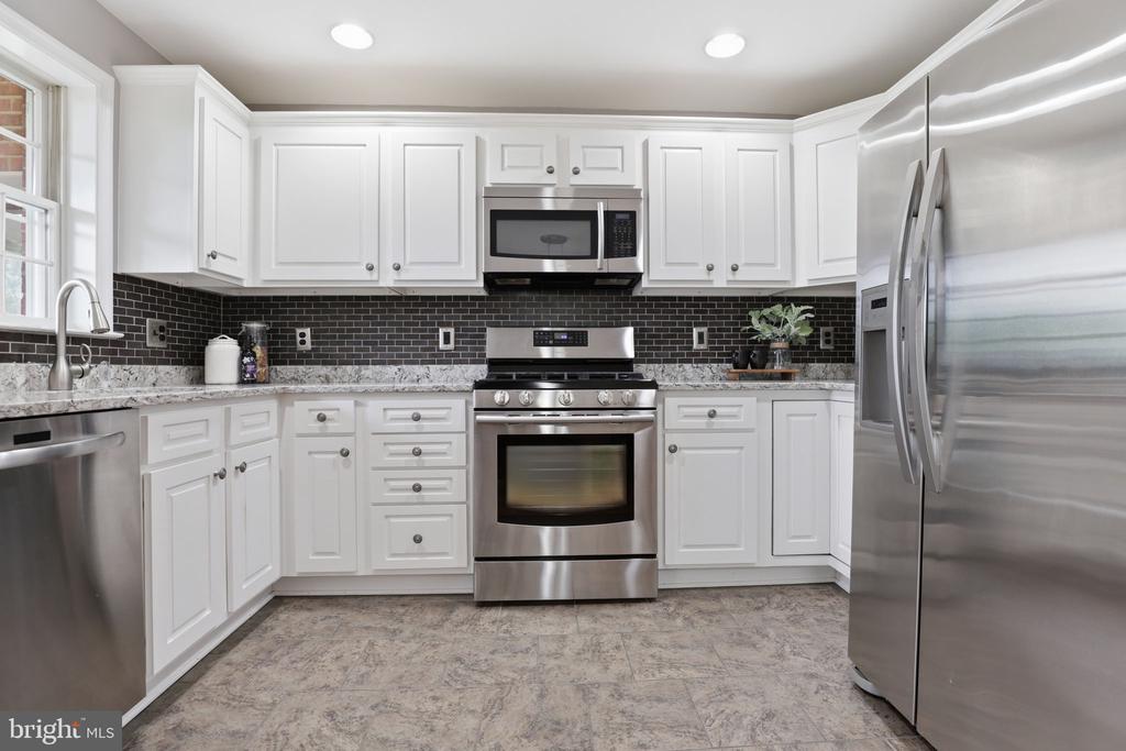 6924 FAIRFAX DRIVE Unit: 230